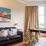Amazing 4 Bedroom Apartment Just Off The Meadows