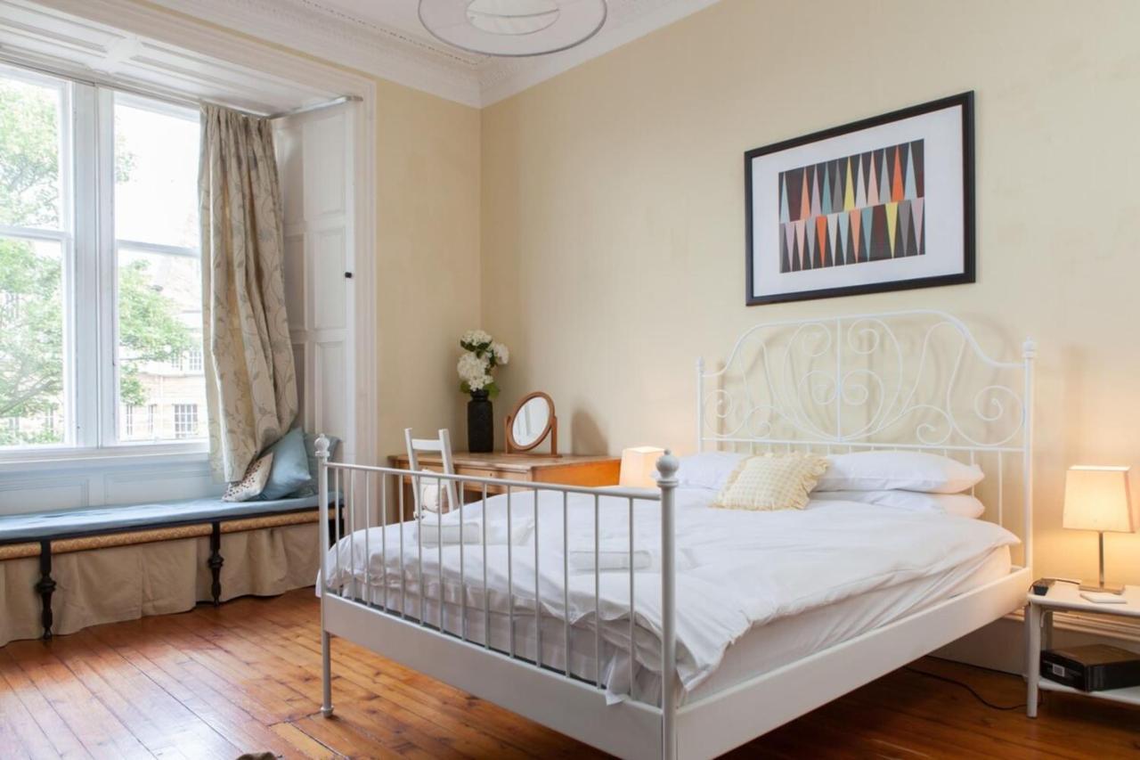 Amazing 4 Bedroom Just Off The Meadows Appartement *