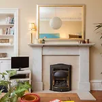 Amazing 4 Bedroom Apartment Just Off The Meadows